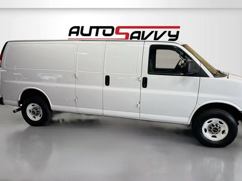 Used 2025 GMC Savana 3500 Extended w/ Driver Convenience Package RWD image 8
