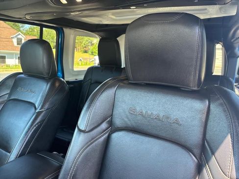 Used 2024 Jeep Wrangler Unlimited Sahara AWD/4WD image 40