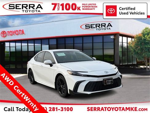 Used 2025 Toyota Camry SE image 1