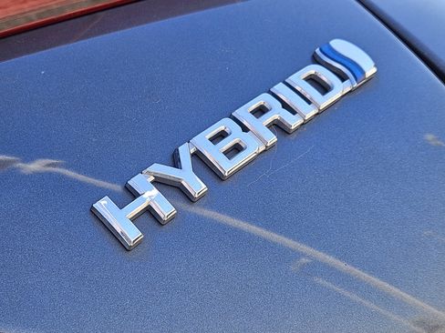 Used 2019 Toyota Prius LE image 10