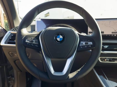 New 2026 BMW X5 xDrive40i w/ Climate Comfort Package image 11