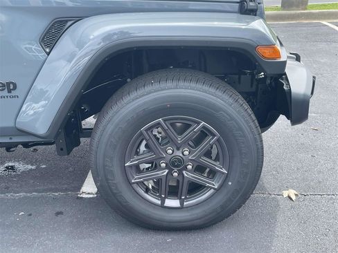 New 2025 Jeep Gladiator Sport image 33