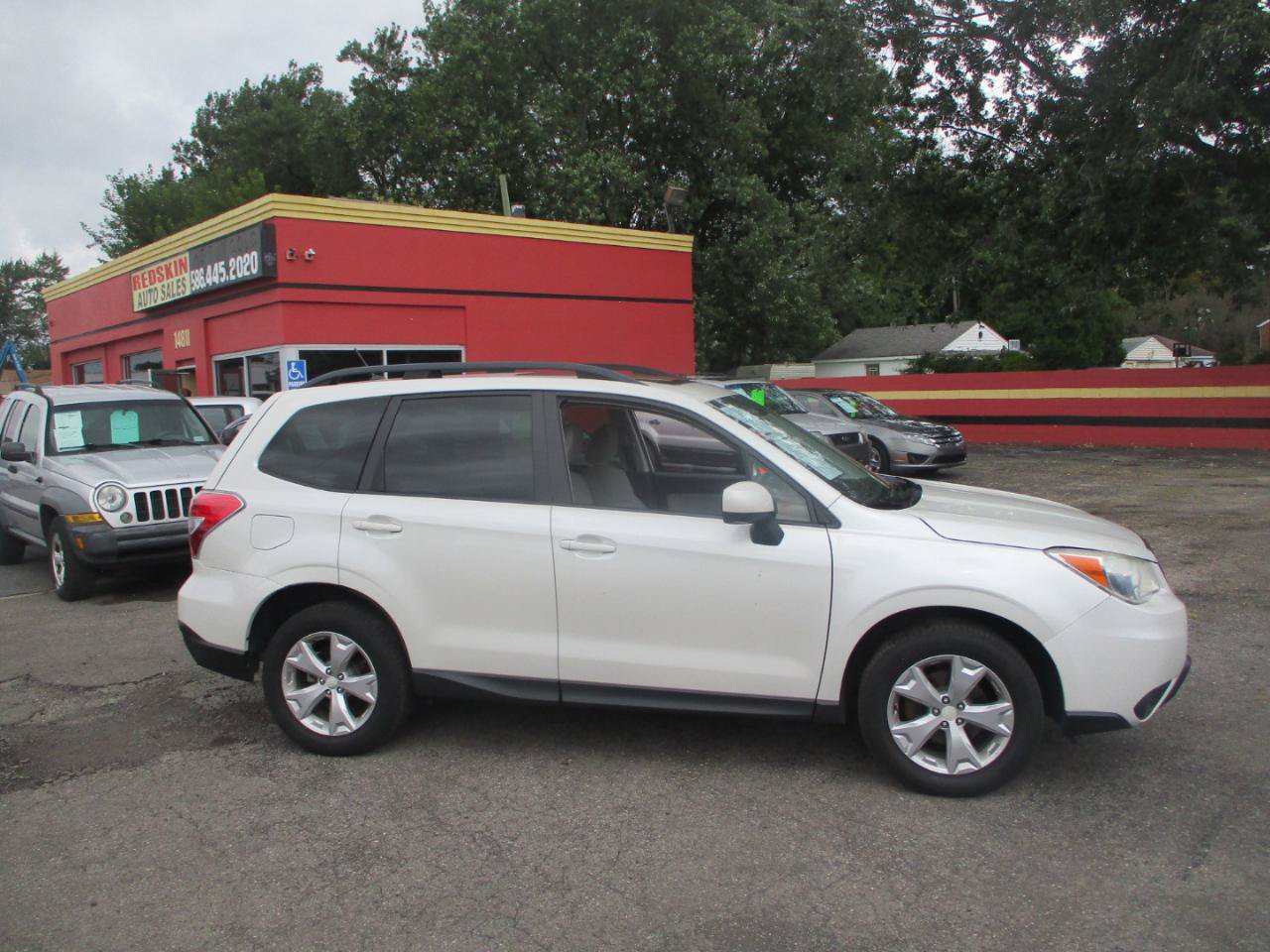 Used 2015 Subaru Forester 2.5i Premium w/ All-Weather Package AWD/4WD image 2