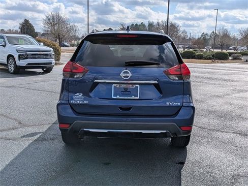 Used 2017 Nissan Rogue SV w/ SV Family Package image 4