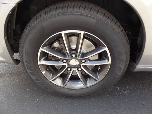 Used 2017 Dodge Grand Caravan SXT FWD image 28