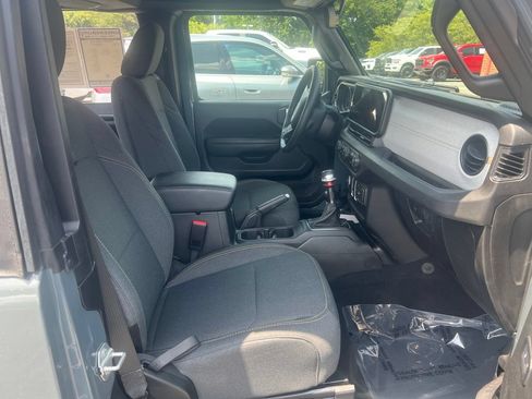 Used 2025 Jeep Wrangler Sport AWD/4WD image 25