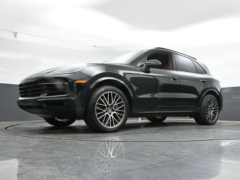 Used 2023 Porsche Cayenne AWD/4WD image 45