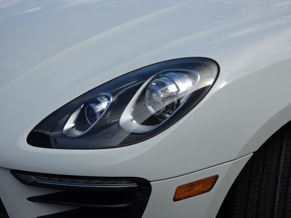 Used 2018 Porsche Macan AWD/4WD image 34
