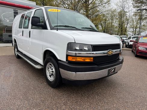 Used 2024 Chevrolet Express 2500 w/ Driver Convenience Package RWD image 2
