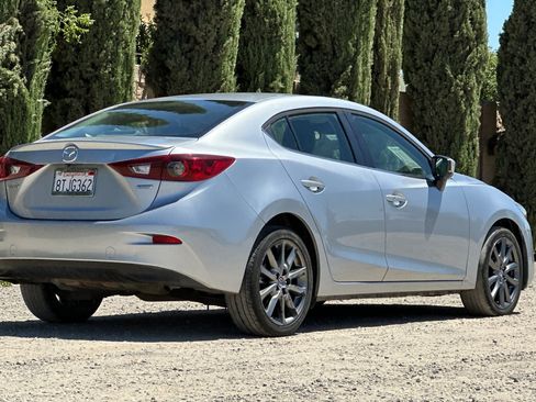 Used 2018 MAZDA MAZDA3 Touring FWD image 4