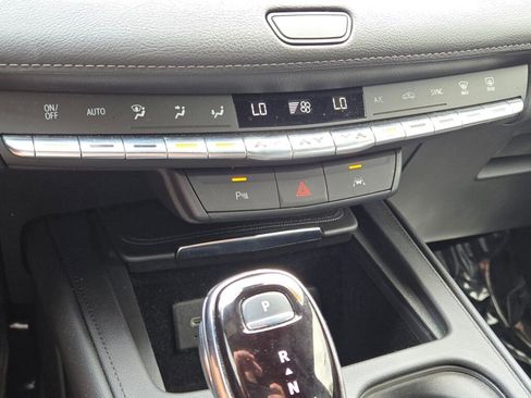 Used 2023 Cadillac XT4 Premium Luxury image 29