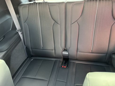 New 2026 Cadillac Vistiq Sport w/ LPO, Floor Liner Package AWD/4WD image 18