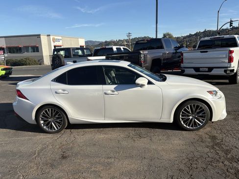Used 2016 Lexus IS 200t image 4