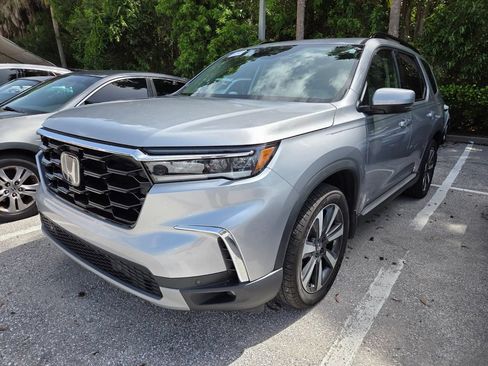Certified 2023 Honda Pilot Touring image 4