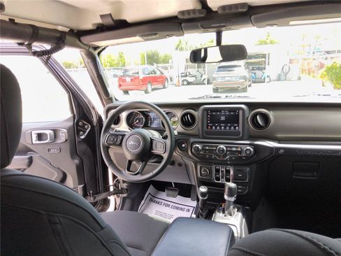 Used 2018 Jeep Wrangler Unlimited Sport S AWD/4WD image 24