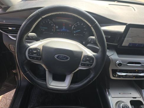 Used 2021 Ford Explorer XLT w/ Equipment Group 202A RWD image 4
