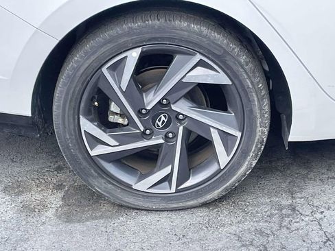 Used 2025 Hyundai Elantra SEL image 12