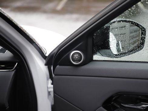 Certified 2025 Land Rover Range Rover Evoque S image 8