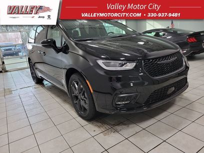 New 2026 Chrysler Pacifica Select w/ S Appearance Package