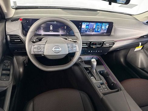 New 2026 Nissan Sentra SR FWD image 17