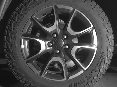 Used 2025 Jeep Compass Trailhawk AWD/4WD image 14