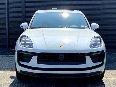 New 2025 Porsche Macan image 13
