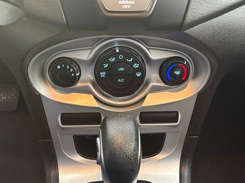 Used 2019 Ford Fiesta SE image 18