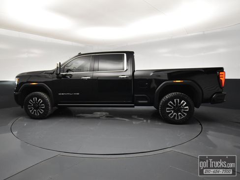 Used 2024 GMC Sierra 2500 Denali Ultimate image 3