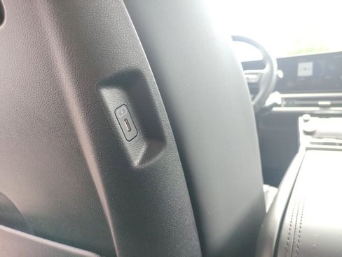 Used 2025 Hyundai Santa Fe SEL FWD image 37