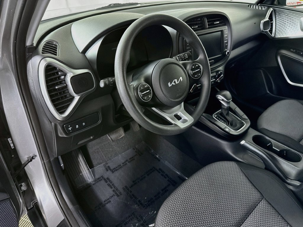 Used 2023 Kia Soul LX FWD image 17