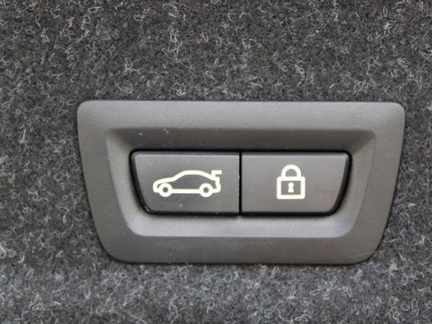 Used 2019 BMW 330i Sedan w/ M Sport Package image 10