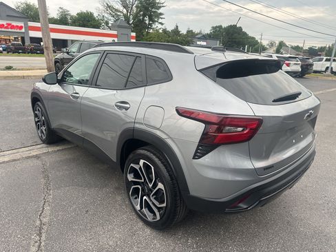 Used 2024 Chevrolet Trax RS w/ Sunroof Package image 4