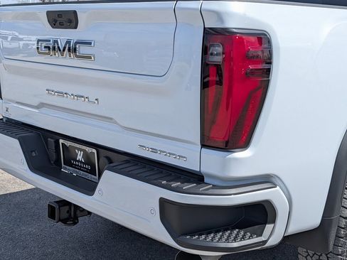 New 2026 GMC Sierra 2500 Denali Ultimate AWD/4WD image 9