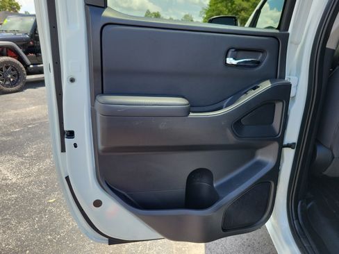 Used 2022 Nissan Frontier SV RWD image 21