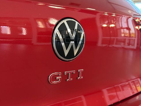 New 2026 Volkswagen Golf SE FWD image 33