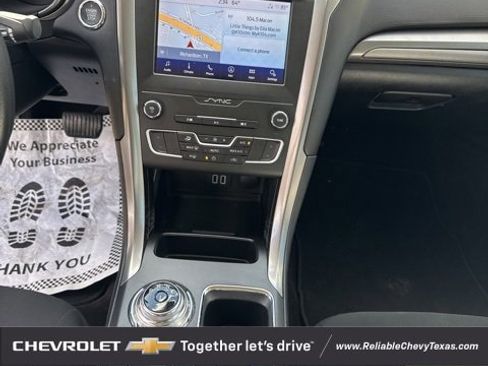 Used 2020 Ford Fusion SE image 17