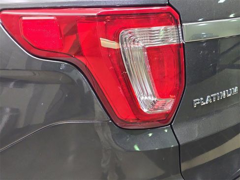 Used 2018 Ford Explorer Platinum image 38