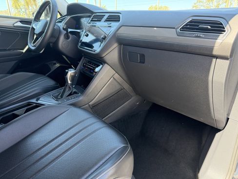 Used 2024 Volkswagen Tiguan SE image 12