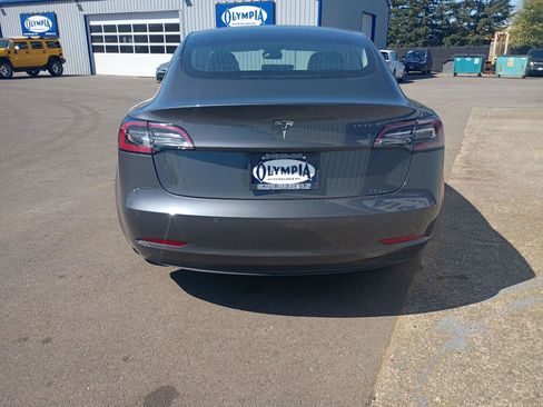 Used 2018 Tesla Model 3 Mid Range RWD image 8