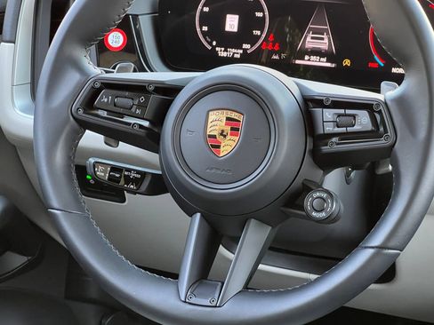 Certified 2024 Porsche Cayenne S AWD/4WD image 23