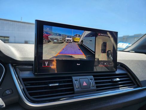 Certified 2025 Audi Q5 2.0T Premium Plus w/ Premium Plus Package image 8