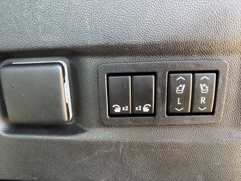 Used 2022 Chevrolet Tahoe Premier image 38