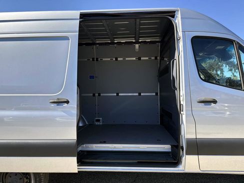 Used 2024 Mercedes-Benz Sprinter 144 Cargo image 11