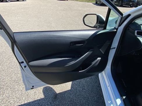 Used 2025 Toyota Corolla LE FWD image 15
