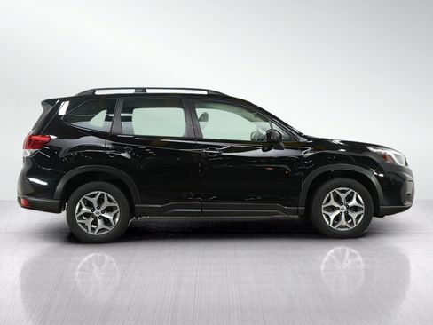 Used 2019 Subaru Forester Premium w/ All-Weather Package AWD/4WD image 6