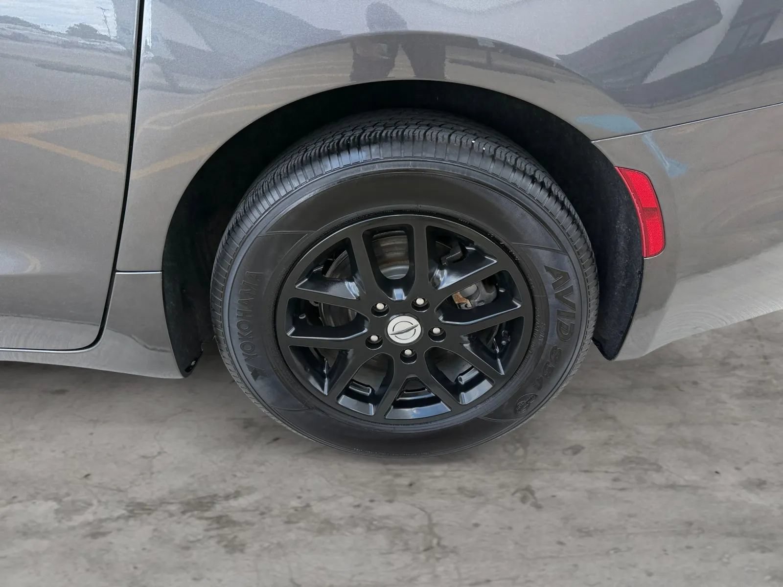 Used 2022 Chrysler Pacifica Touring-L FWD image 44