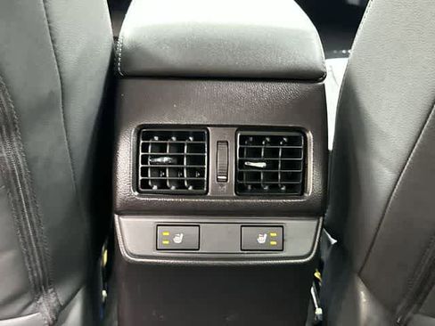 Used 2016 Subaru Outback 3.6R Limited AWD/4WD image 19