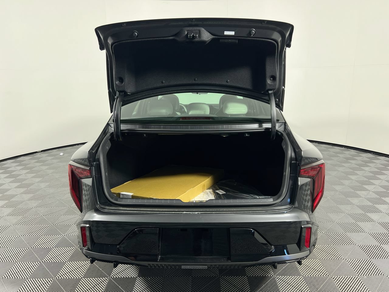 New 2026 Kia K4 GT-Line w/ GT-Line Premium Package FWD image 35