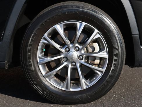 Used 2020 Jeep Cherokee Latitude Plus w/ Comfort/Convenience Group image 27