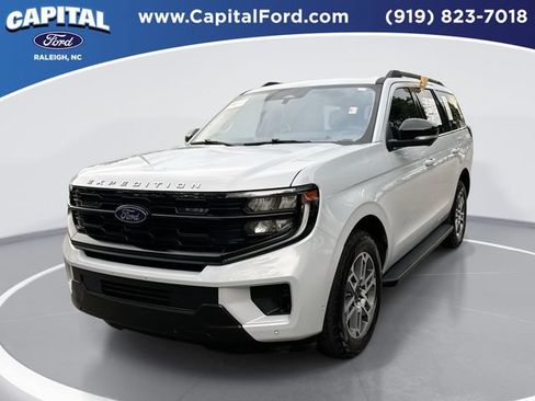 Used 2025 Ford Expedition Active AWD/4WD image 1